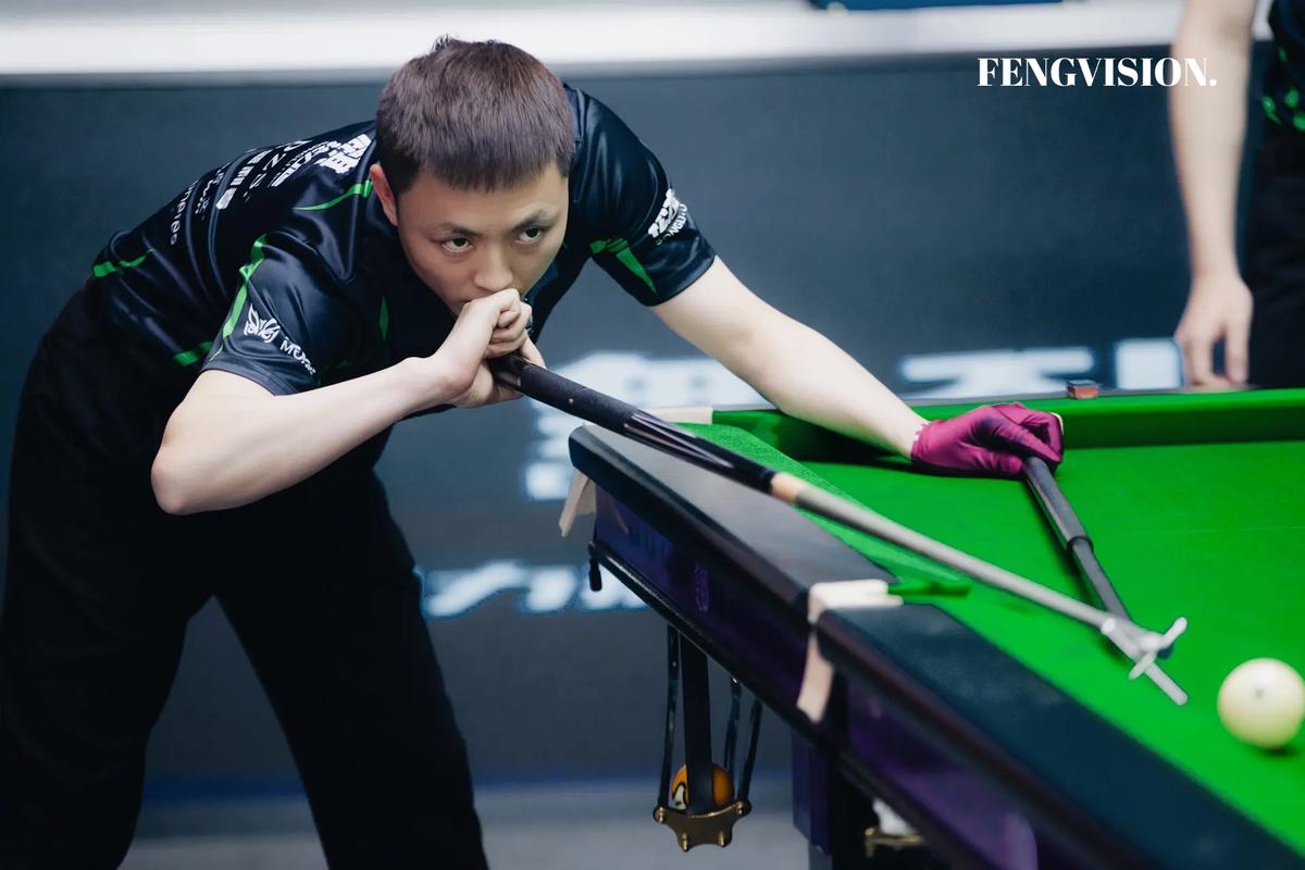 💥大雾造7+！瓦尔迪破门迎38岁生日，贾斯汀梅开二度，莱斯特城暂5-2女王公园.